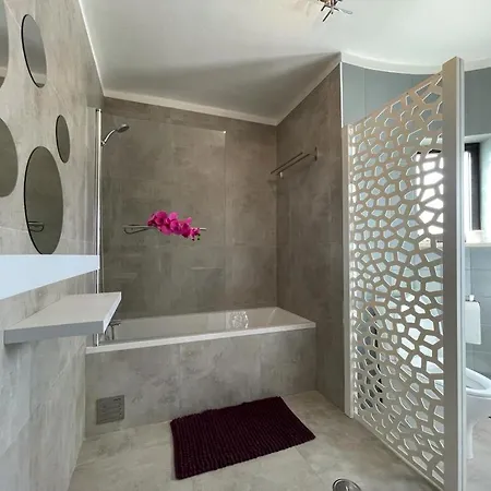 Johns Place Апартаменты *